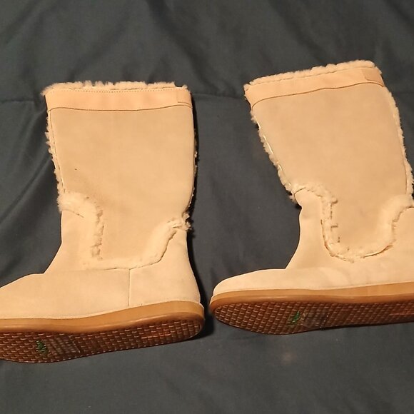 New Cole Haan  Light Brown Bootie Sheep Fur Waterproof Size 8 - Picture 2 of 5